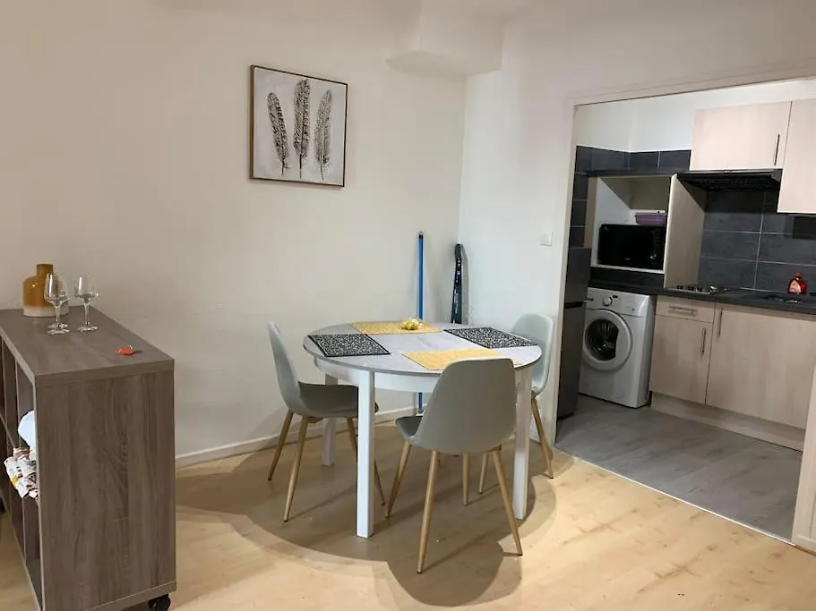 Aubenas : Beau Studio, Proche Du Chateau location